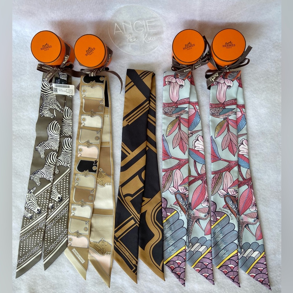 RARE HERMES Silk Twilly Scarf “Camails” in Beige/Noir/Rose Pale Chai, Tan, Gray